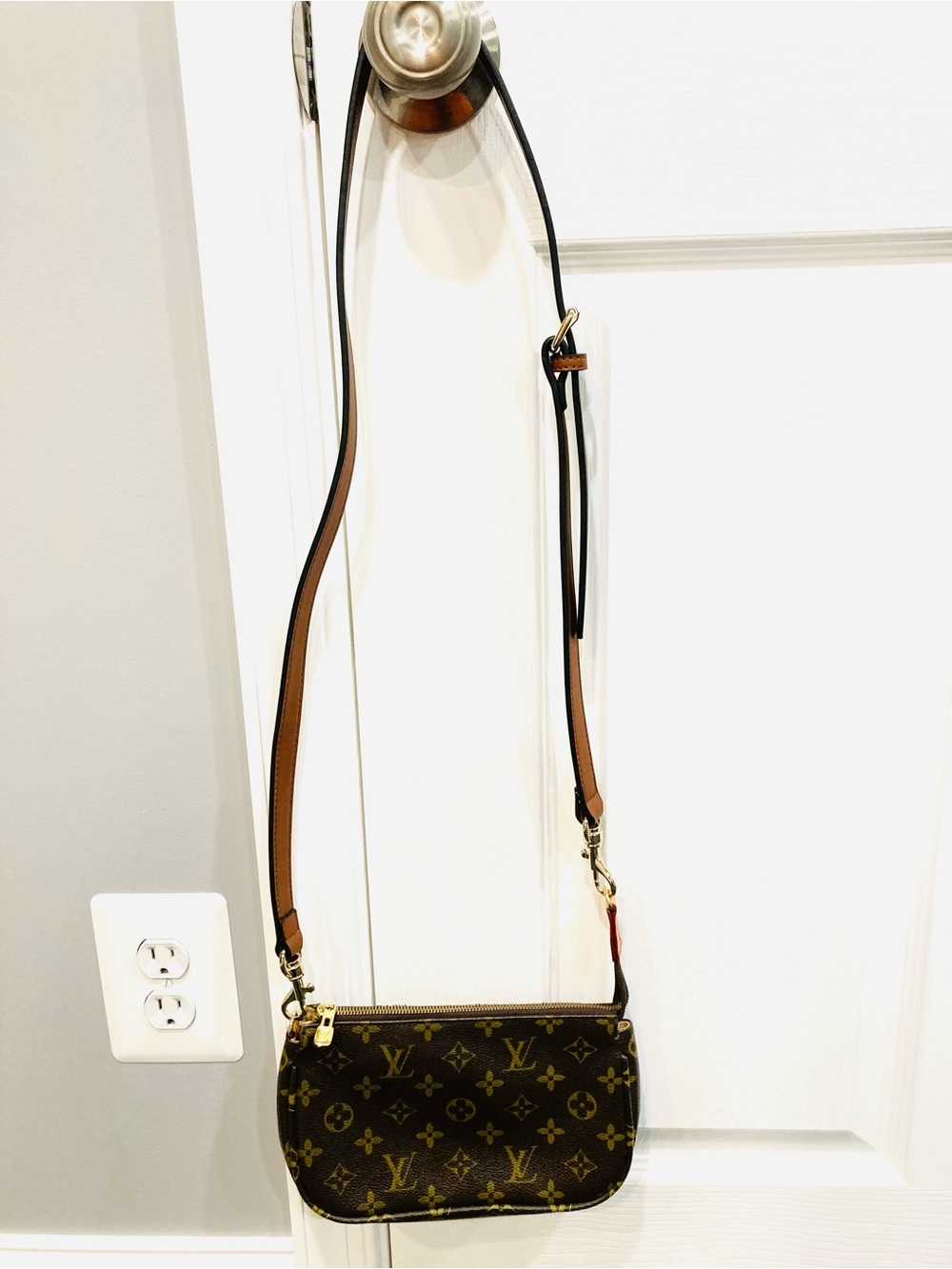 SOLD! 🌺Louis Vuitton Monogram Crossbody Pochette in Brown and Tan🌺 - Picture 12 of 15